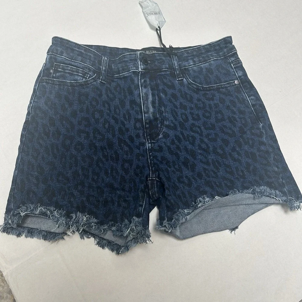 Judy Blue Leopard Print Mid‎ Rise Fray Hem Denim Shorts Size Large Style #150196 - Picture 4 of 5